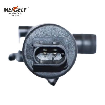 82171135 Volvo Kamyonları ile Uyumlu Yüksek Verimlilikli Ön Cam Yıkama Pompası